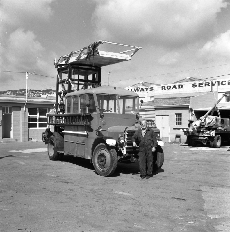 h. Daimler overhead repair truck no. 15