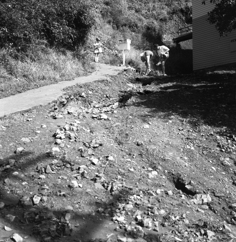 f. No 12A and12B Pinelands Avenue, scoured pathway