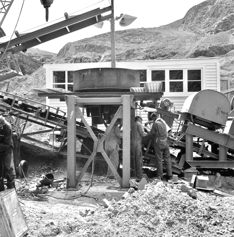 h. Kiwi Point Quarry, Impact breaker