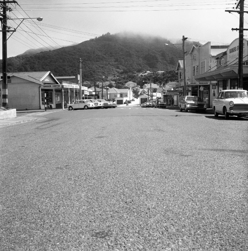 a. Shops at intersection of Ganges Road and Dekka Street, Agra Crescent in the background