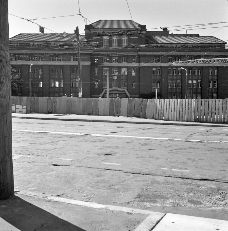 h. Construction of pedestrian subway, Lambton Quay to Railway Station