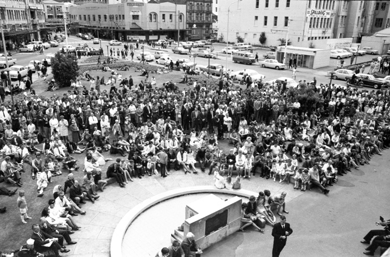 f. Civic Square, crowd on lawn