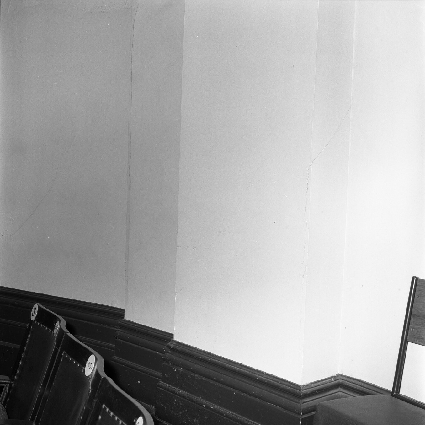 g. Cracks in wall, Town Hall