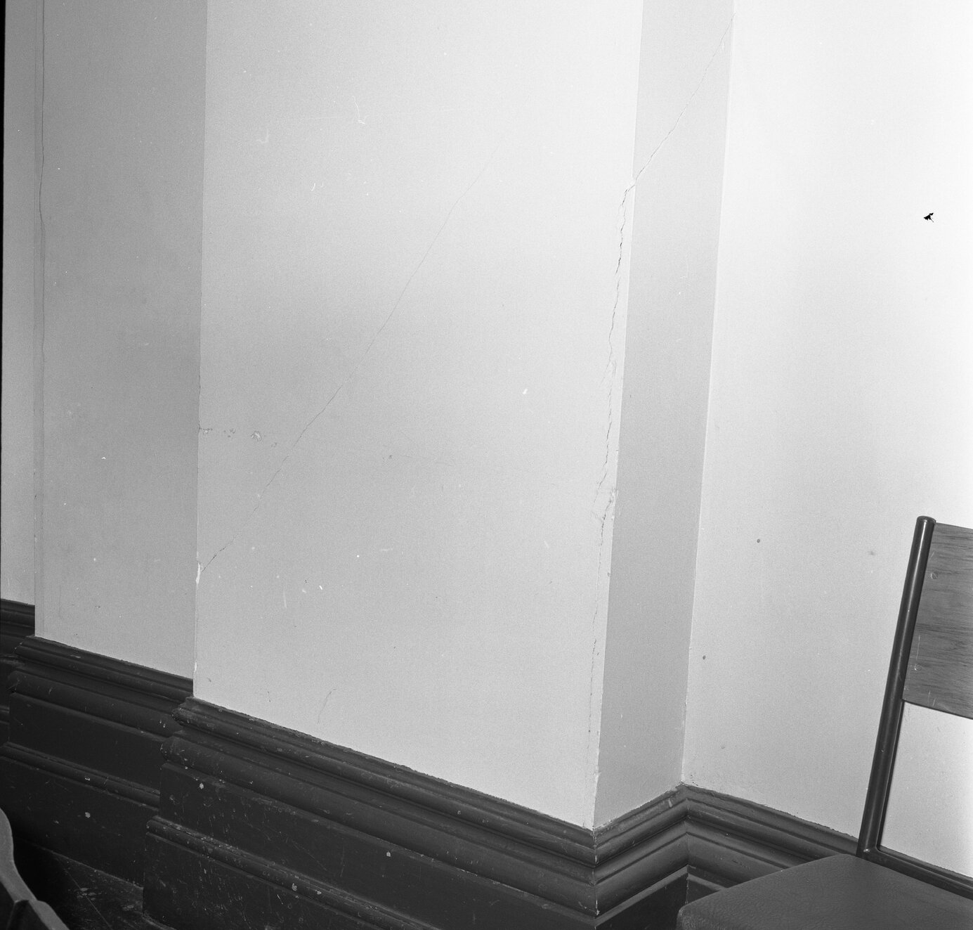 h. Cracks in wall, Town Hall