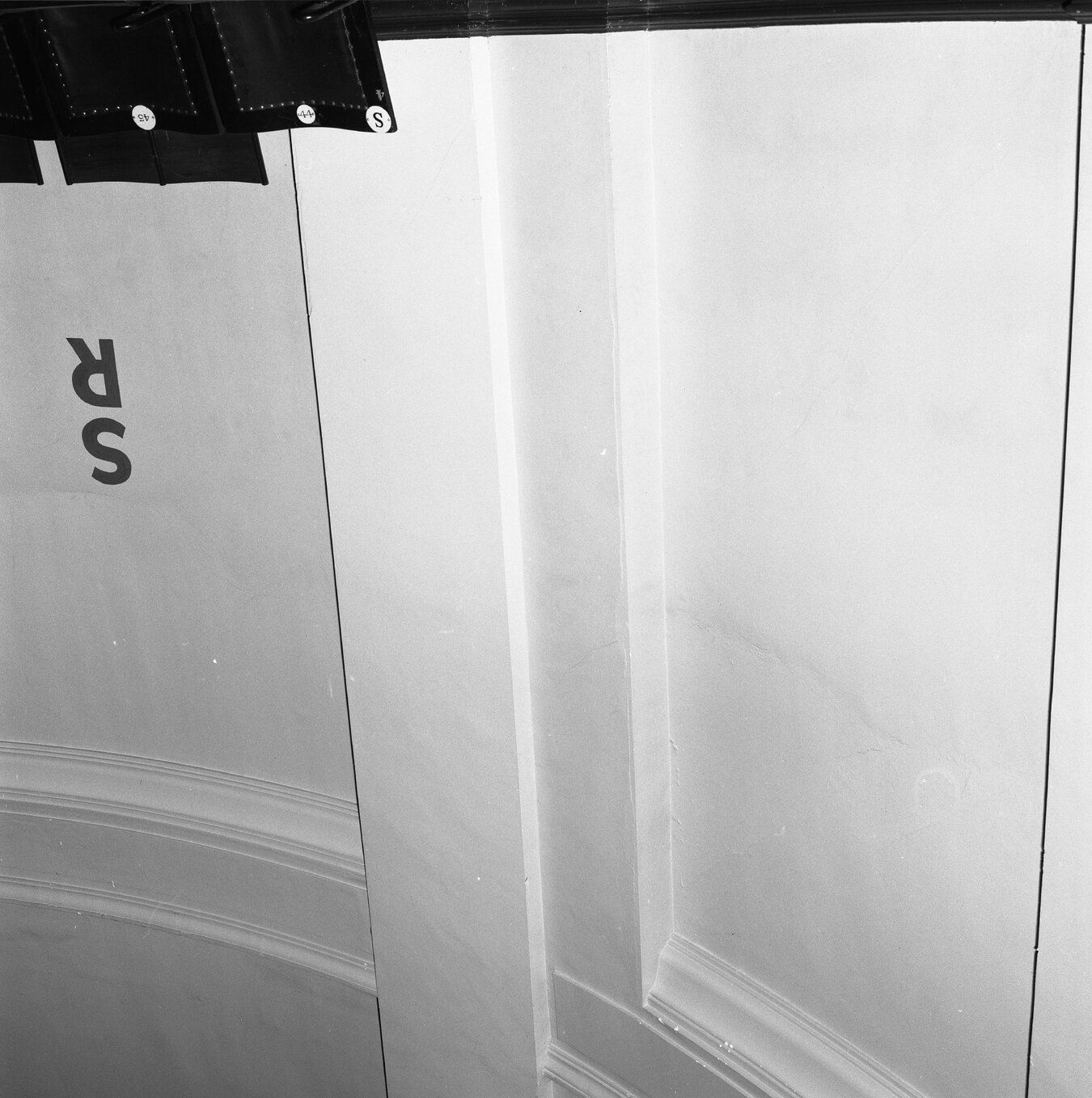 j. Cracks in wall, Town Hall