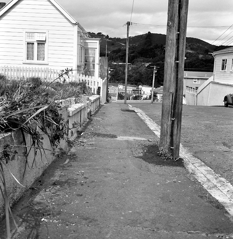 b. Streetscape, Footpath, Coombe St