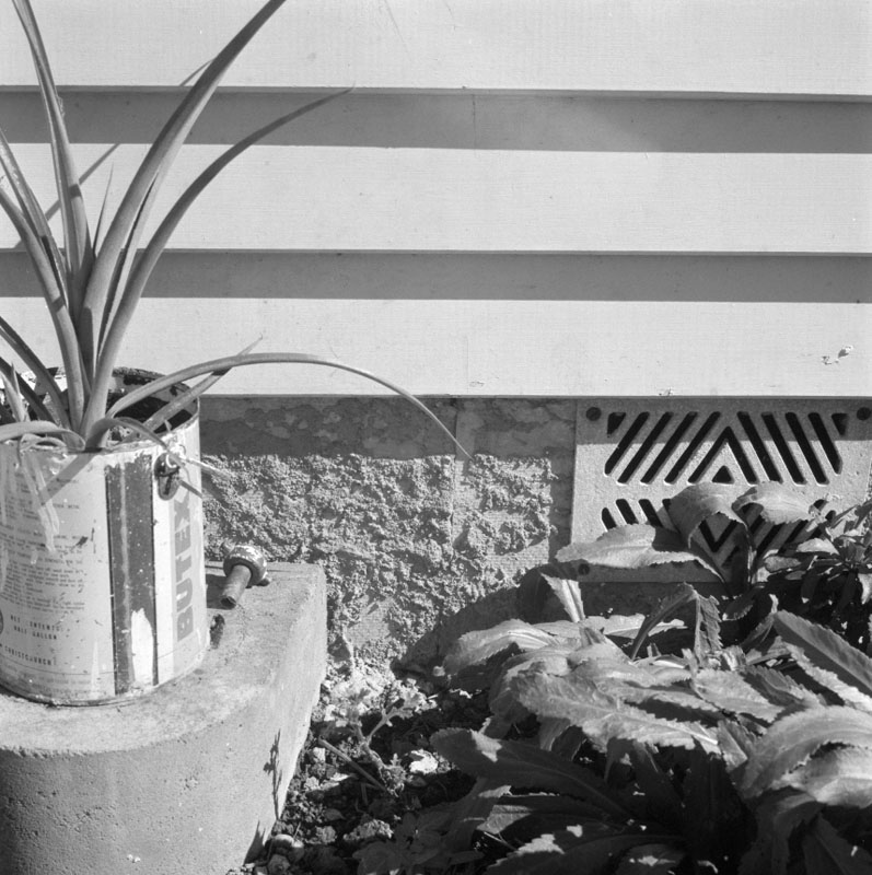 a. No 607 Evans Bay Parade, cracks in foundations