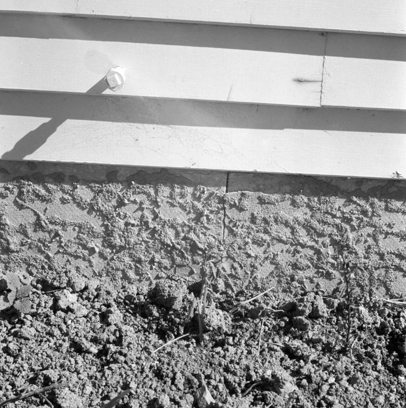 c. No 607 Evans Bay Parade, cracks in foundations