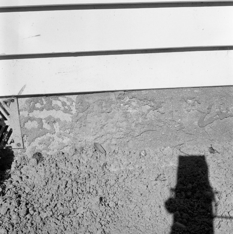 e. No 607 Evans Bay Parade, cracks in foundations