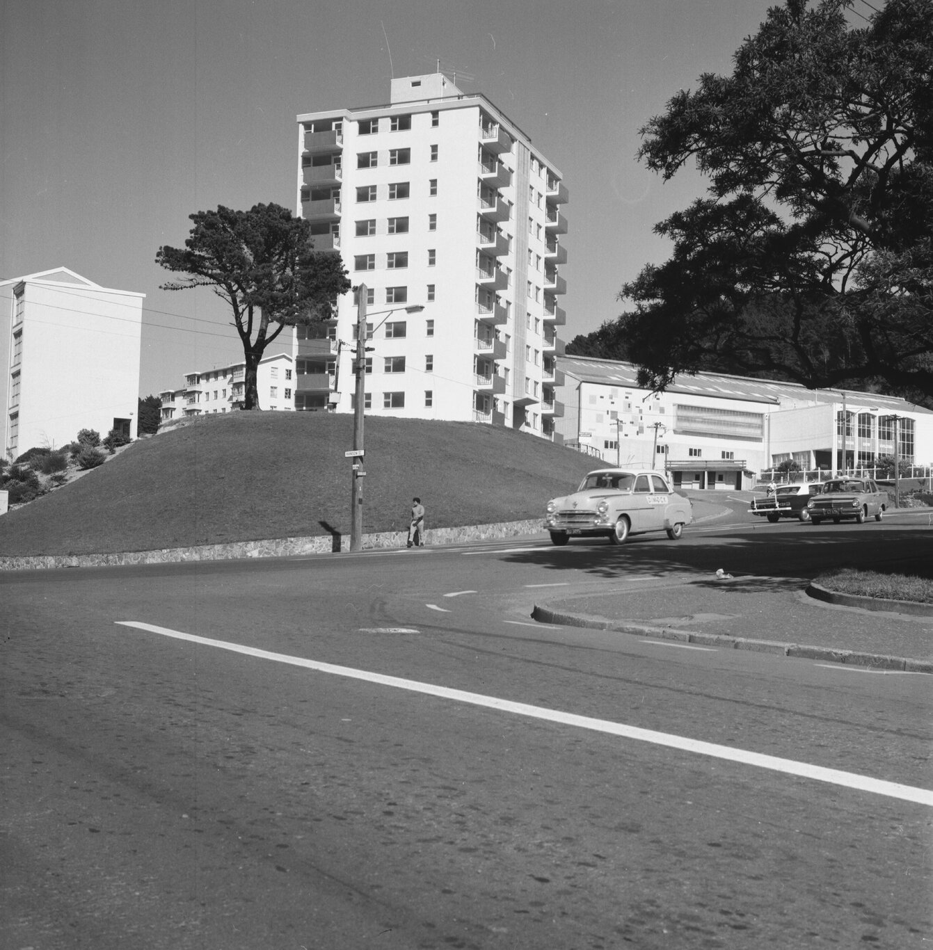 b. Flats, Hanson Street, Mansfield Street and Miro Street