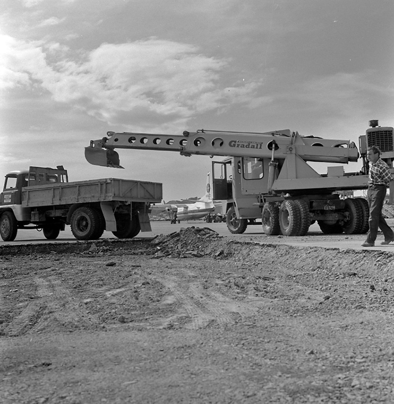 c. Paving machines and gang