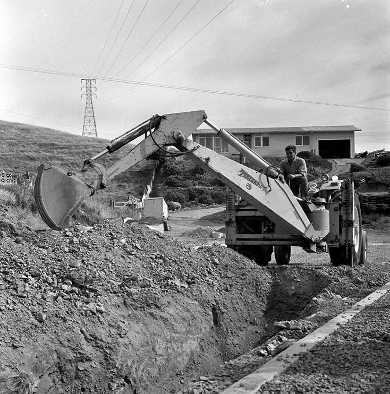 i. Tracgrip trench digger