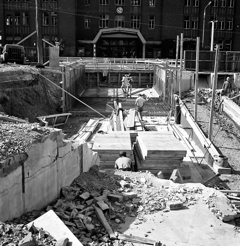 b. Construction pedestrian subway, Lambton Quay to Railway Station