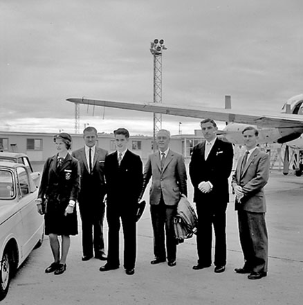 d. Group of people standing in front of an aeroplane, includes Mayor Frank Kitts, Traffic Department Supervisor Anderson and Deputy Boyden