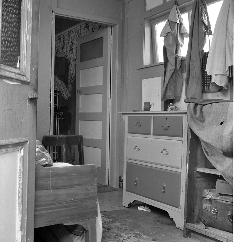 b. Uneeda Fruit Co, no 44 Owen St