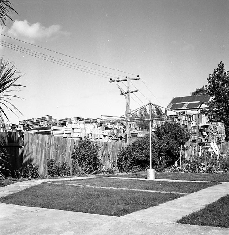 d. Uneeda Fruit Co, no 44 Owen St