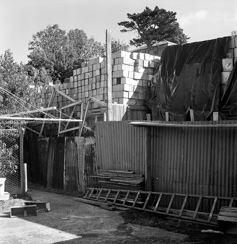 l. Uneeda Fruit Co, no 44 Owen St