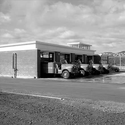 b. Wellington Airport, Emergency Services, Fire Engines