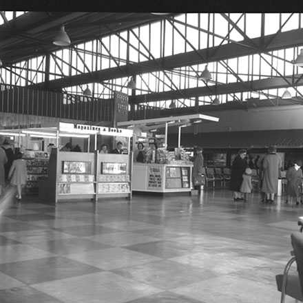 h. Wellington Airport, Interior of terminal, Magazines and Book shop