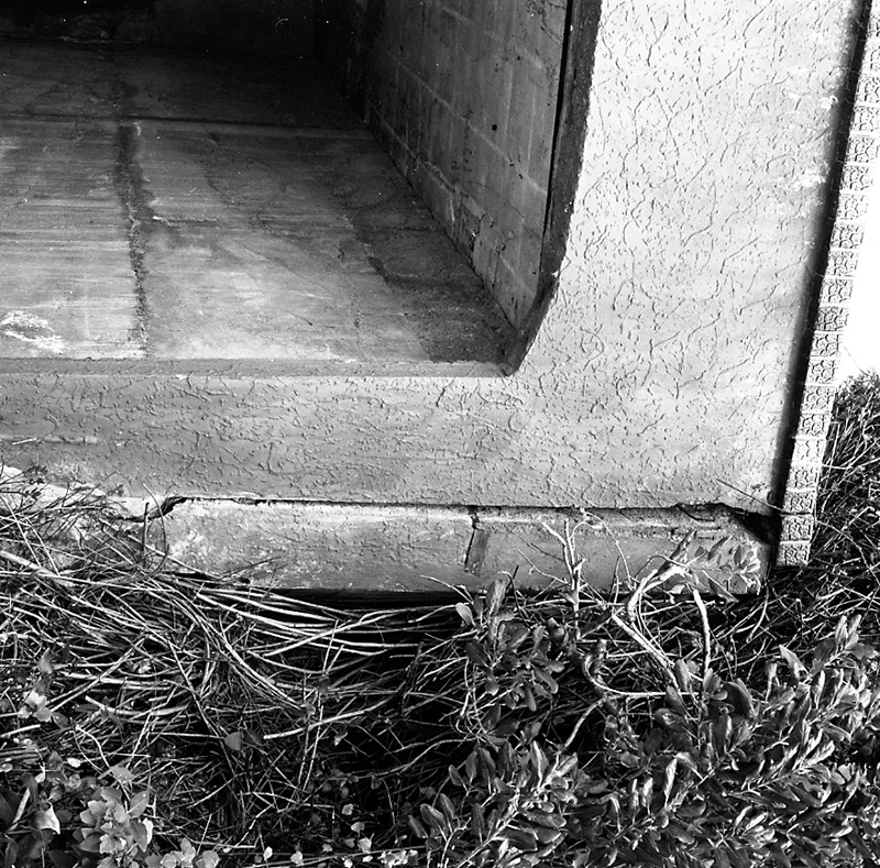 c. No 412 Evans Bay Road, cracked wall facing footpath