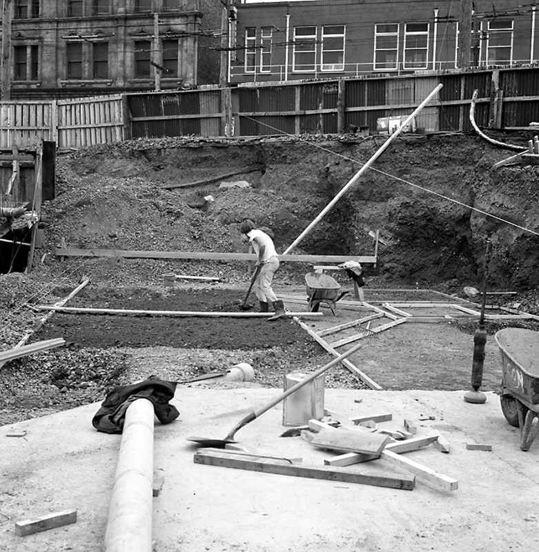 h. Pedestrian subway, Lambton Quay to Railway Station