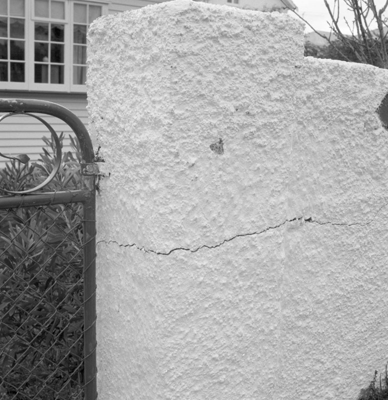 c. No 6 Marsden Avenue, cracked wall