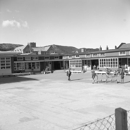 w. Mount Cook School, courtyard