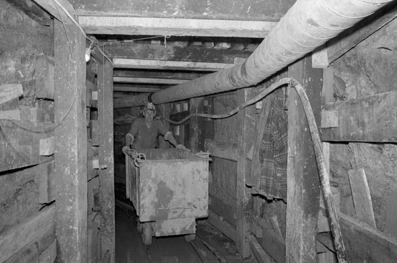 h. Drainage work, diversion of main interceptor Sydney Street West, sewer diversion and overflow Whitmore and Featherston Street, and Thorndon Quay Transport Terminal, stormwater