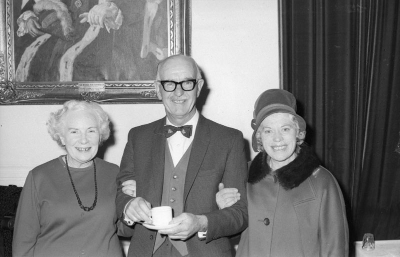 f. Council Chamber, presentation to Mr Pritchard, GM of Transport Dept