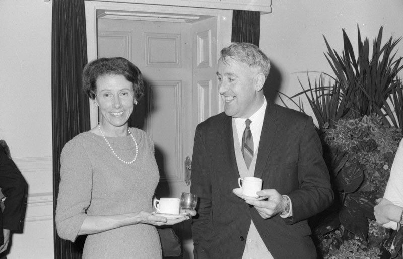 i. Council Chamber, presentation to Mr Pritchard, GM of Transport Dept