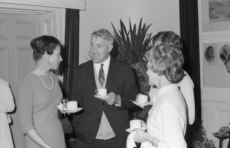 u. Council Chamber, presentation to Mr Pritchard, GM of Transport Dept