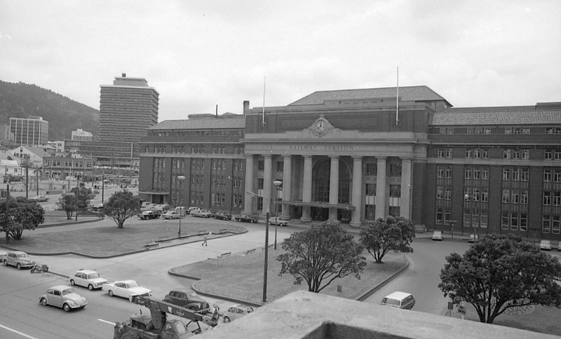 a. Front of railway station from roof of Waterloo Hotel and ground level