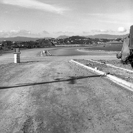 c. Accident site/Streetscape, Wellington Road, Evans Bay.
