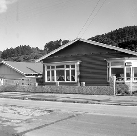 b. Streetscape, Moxham Avenue, Hataitai