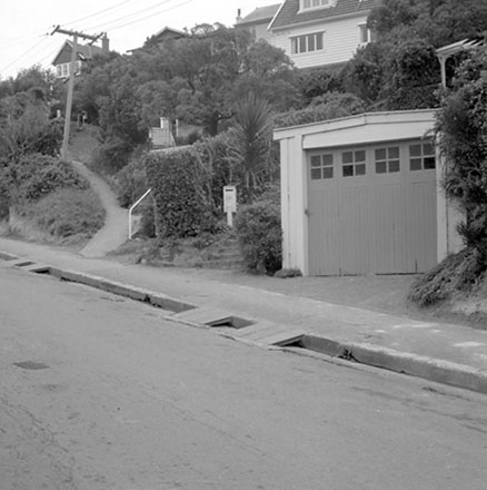 f. Streetscape, Sefton Street, Wadestown