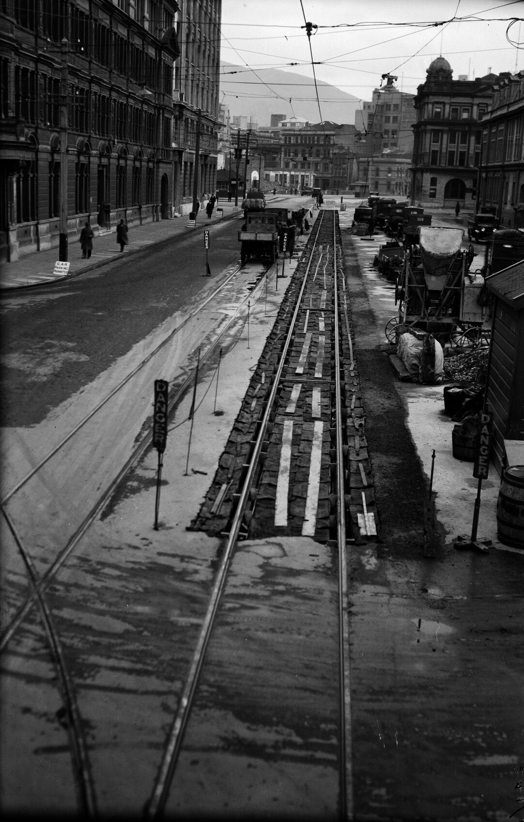 Jervois Quay, work on tram track