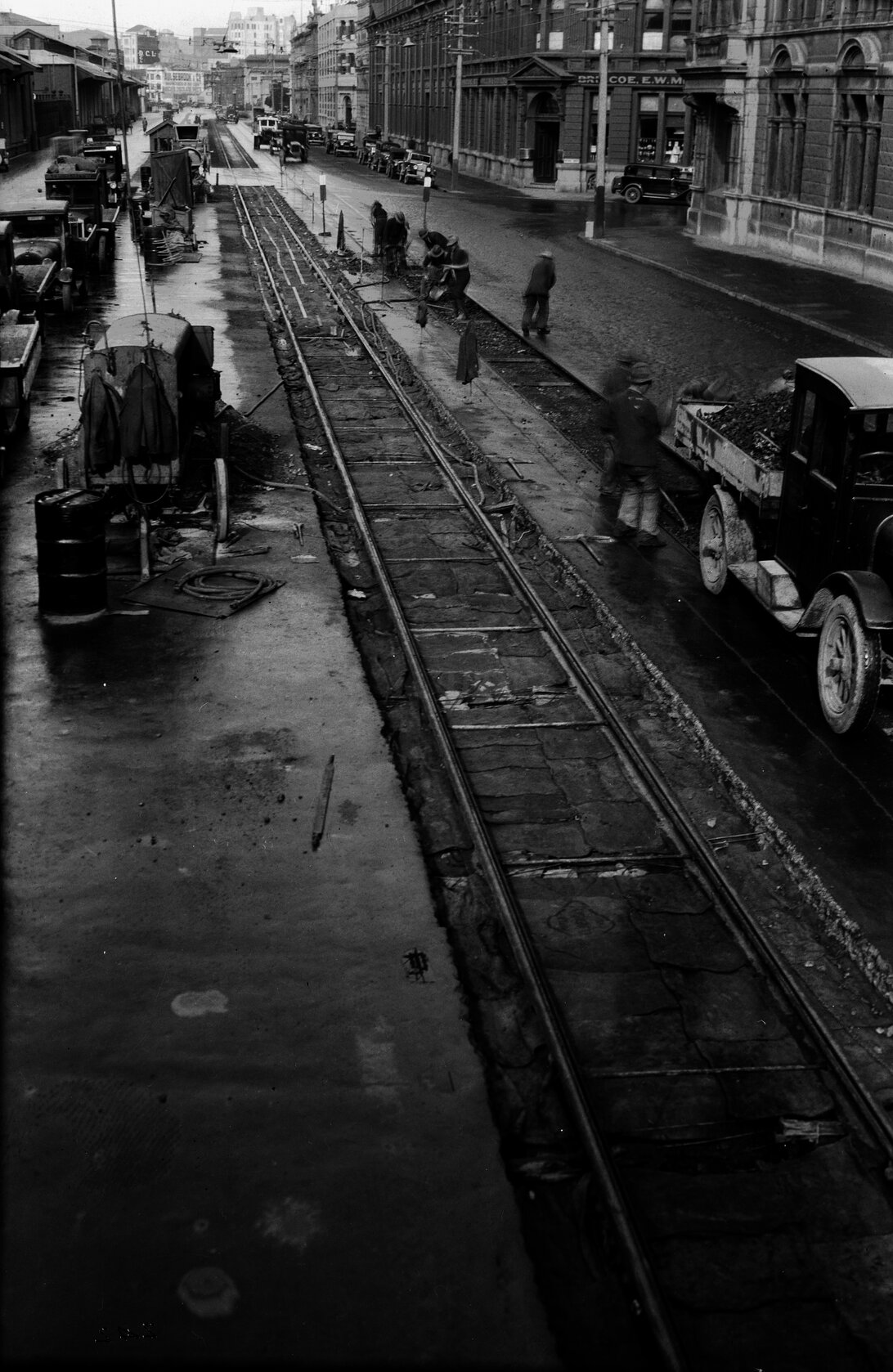 Jervois Quay, work on tram track