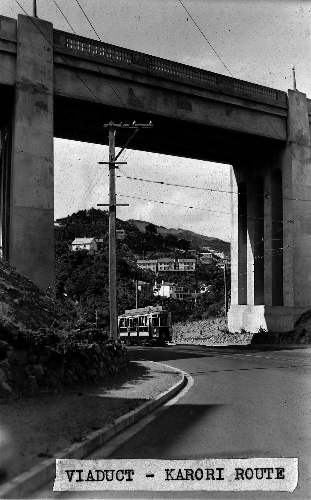 Glenmore Street, Tram passing under the Kelburn Viaduct