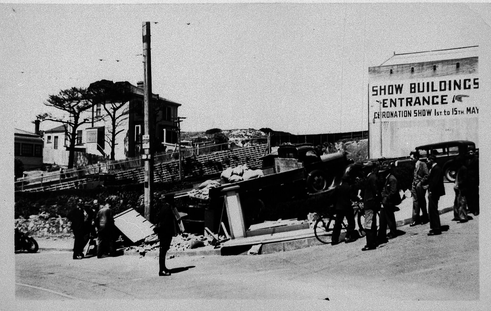 John Street traffic accident, Tram Waiting Shelter destroyed by truck