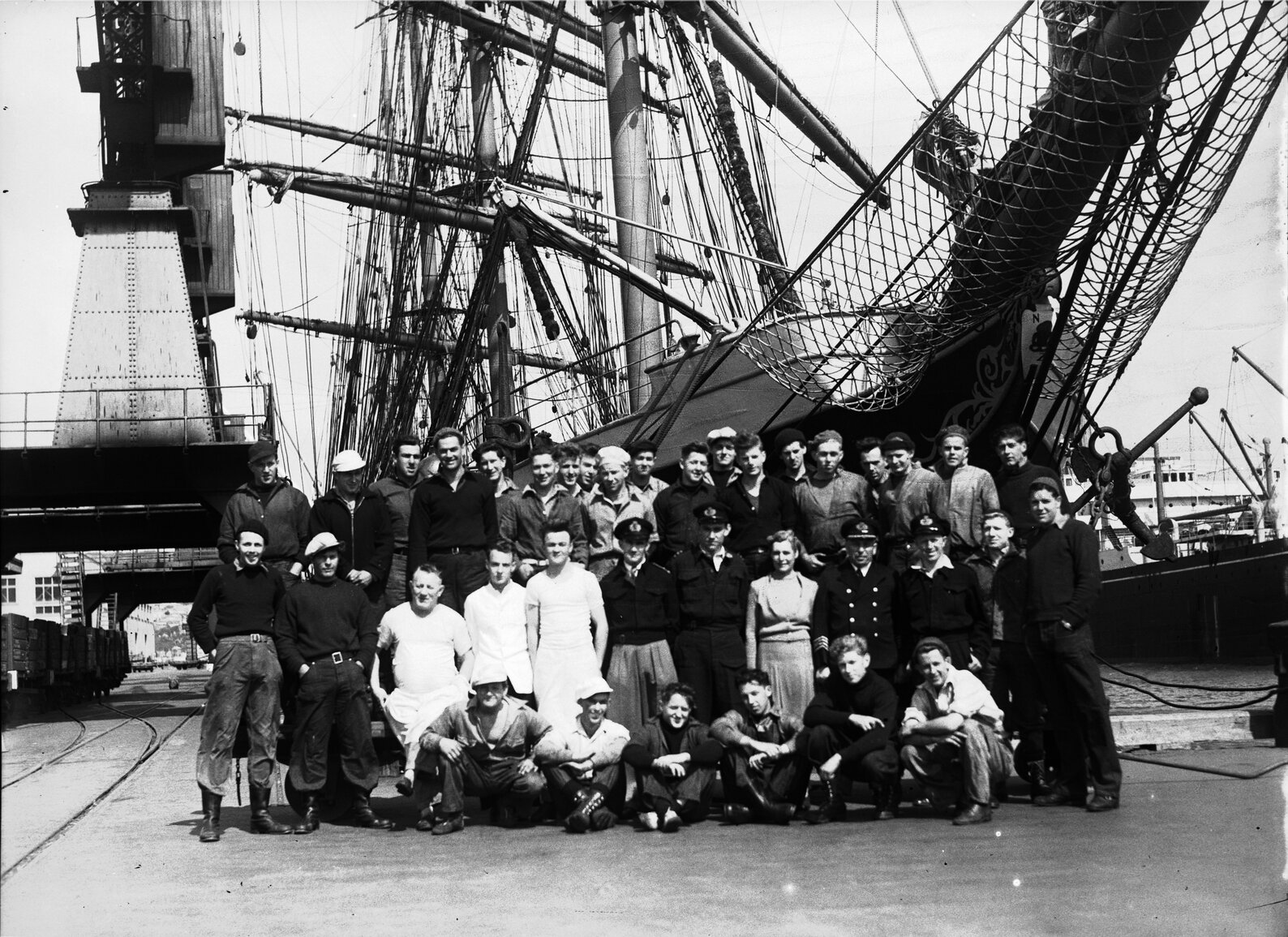 Group photograph of Pamir crew, Wellington