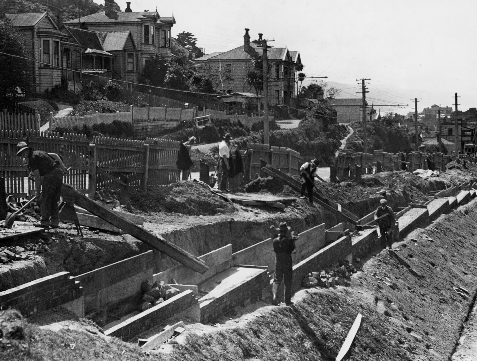 Construction of new wall, Botanic Garden, Glenmore Street