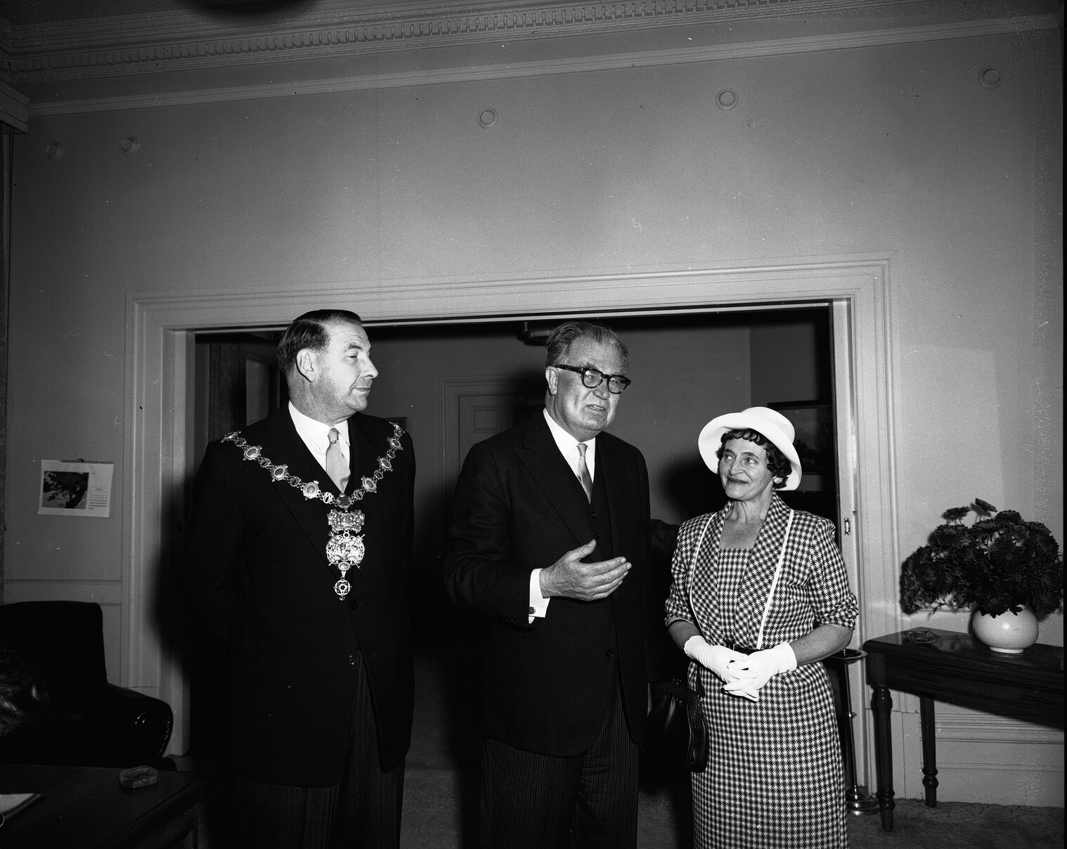 Sir Leslie Munro with Wellington Mayor