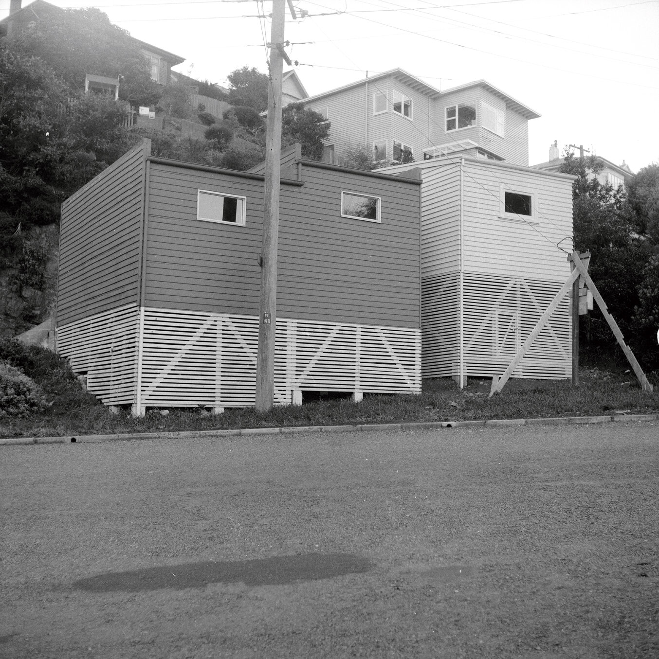 Unsightly Garages &amp; Signs (George Porter, Councillor, Wellington City Council's inctus)