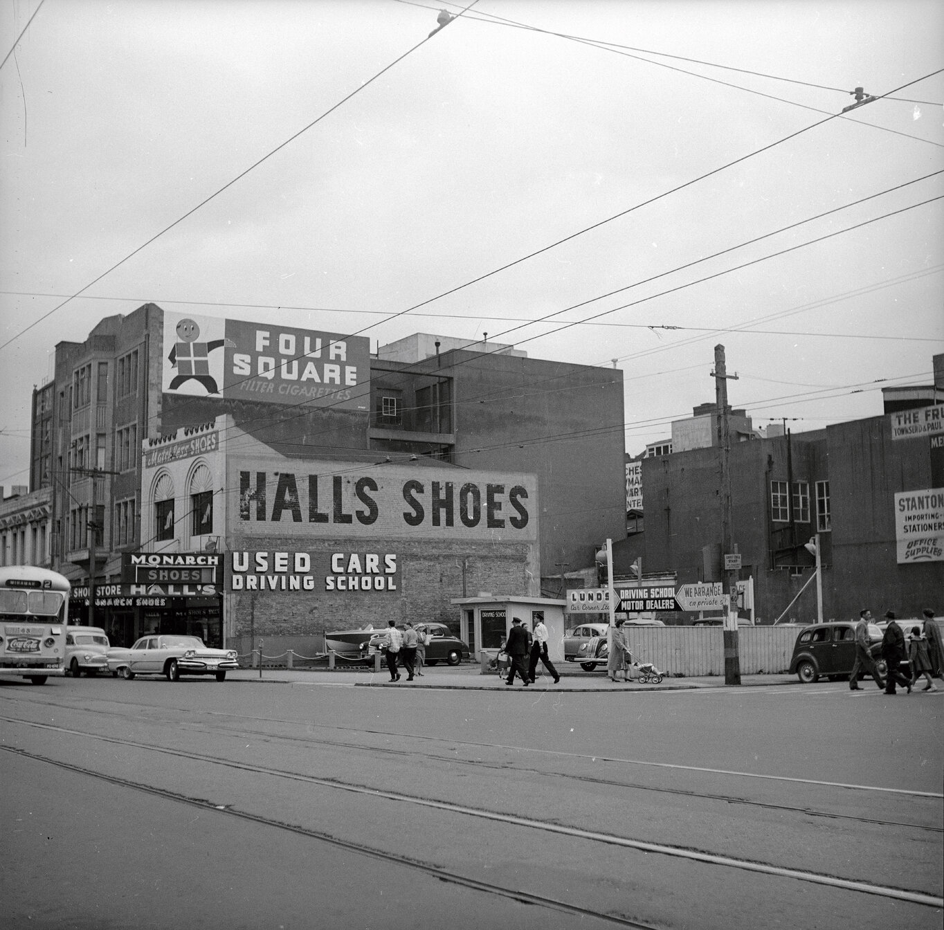 Unsightly Garages &amp; Signs (George Porter, Councillor, Wellington City Council's inctus)