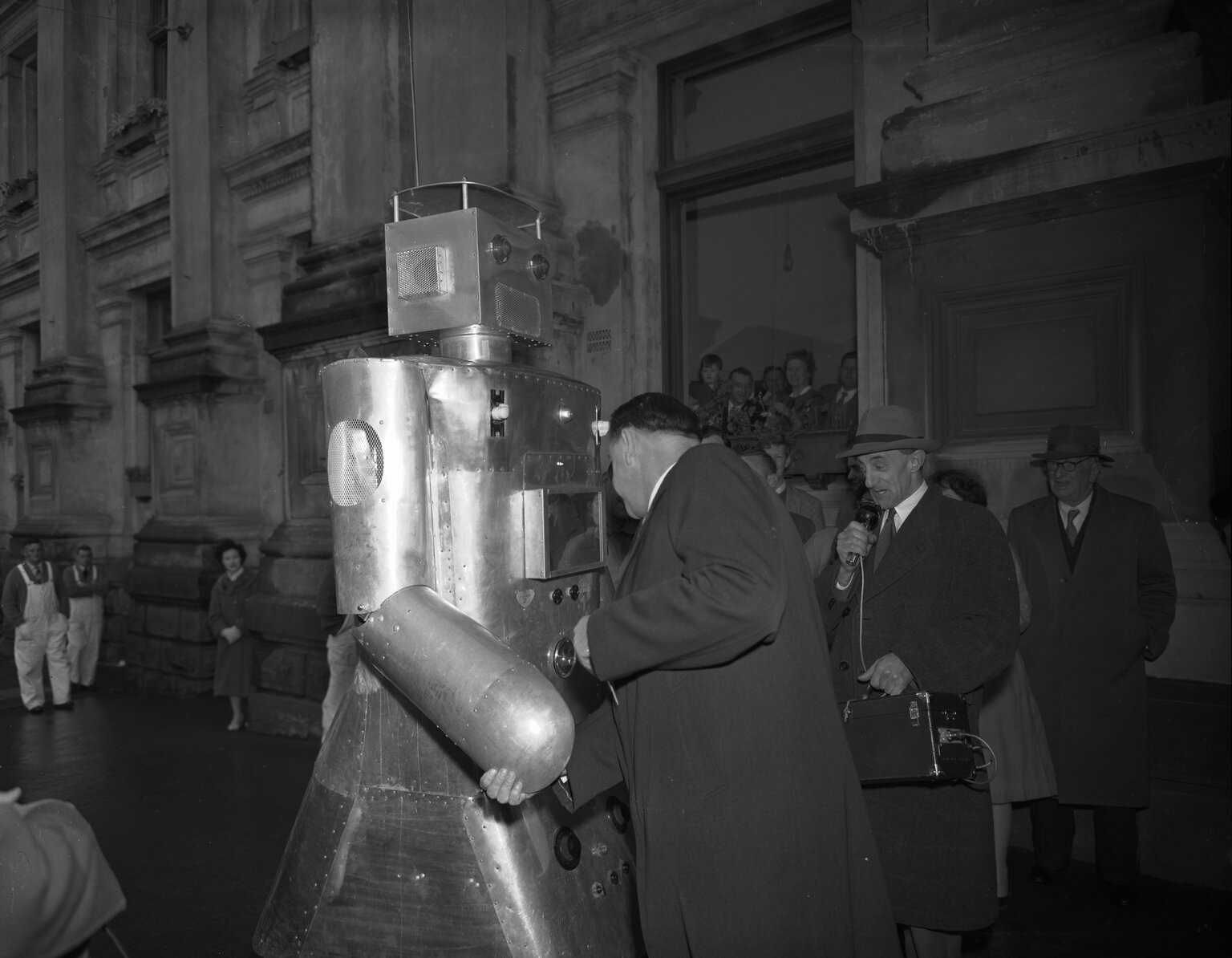 Robot 'Brosco' departing for Wanganui