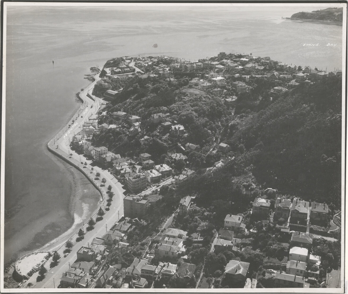 Aerial View of Wellington 1947, Oriental Bay, Roseneath