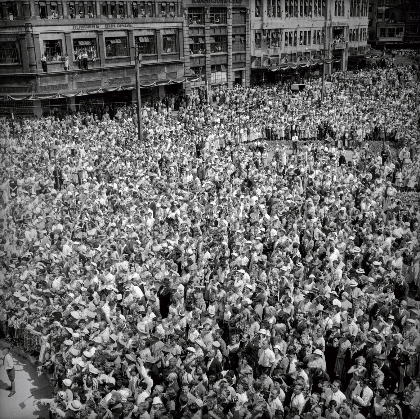 Citizens in Civic Square to welcome Queen Mother