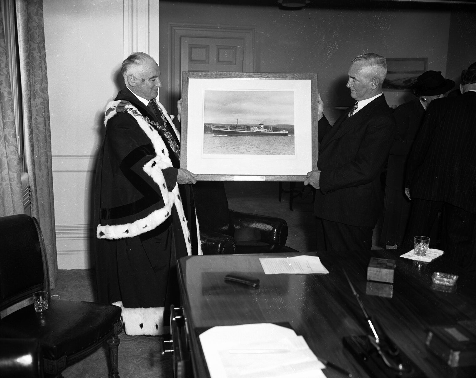 'Wellington Star' (vessel): presentation of ship's picture to Wellington City