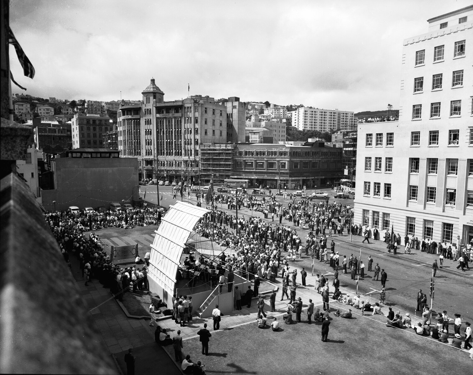 Acrobatic displays by Royal New Zealand Navy, Civic Square, Festival of Wellington