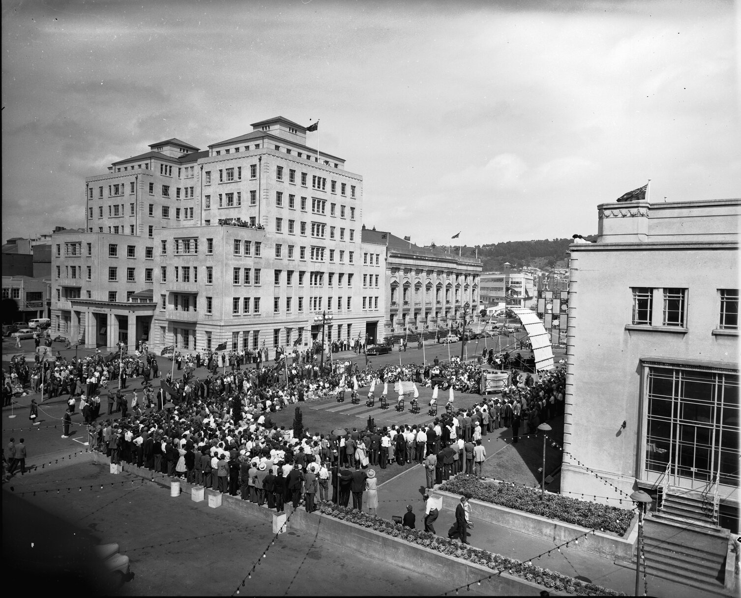 Acrobatic displays by Royal New Zealand Navy, Civic Square, Festival of Wellington